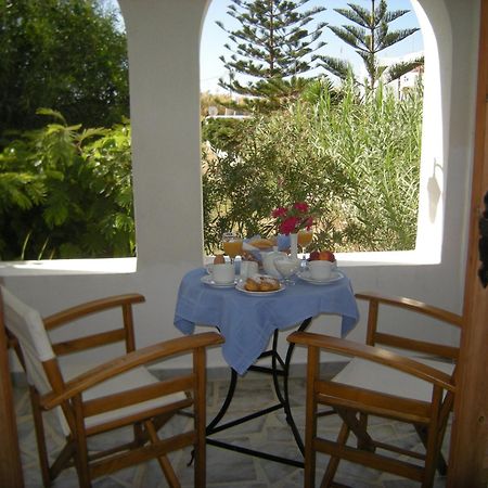 Roussos Beach Hotel Náousa Kamer foto